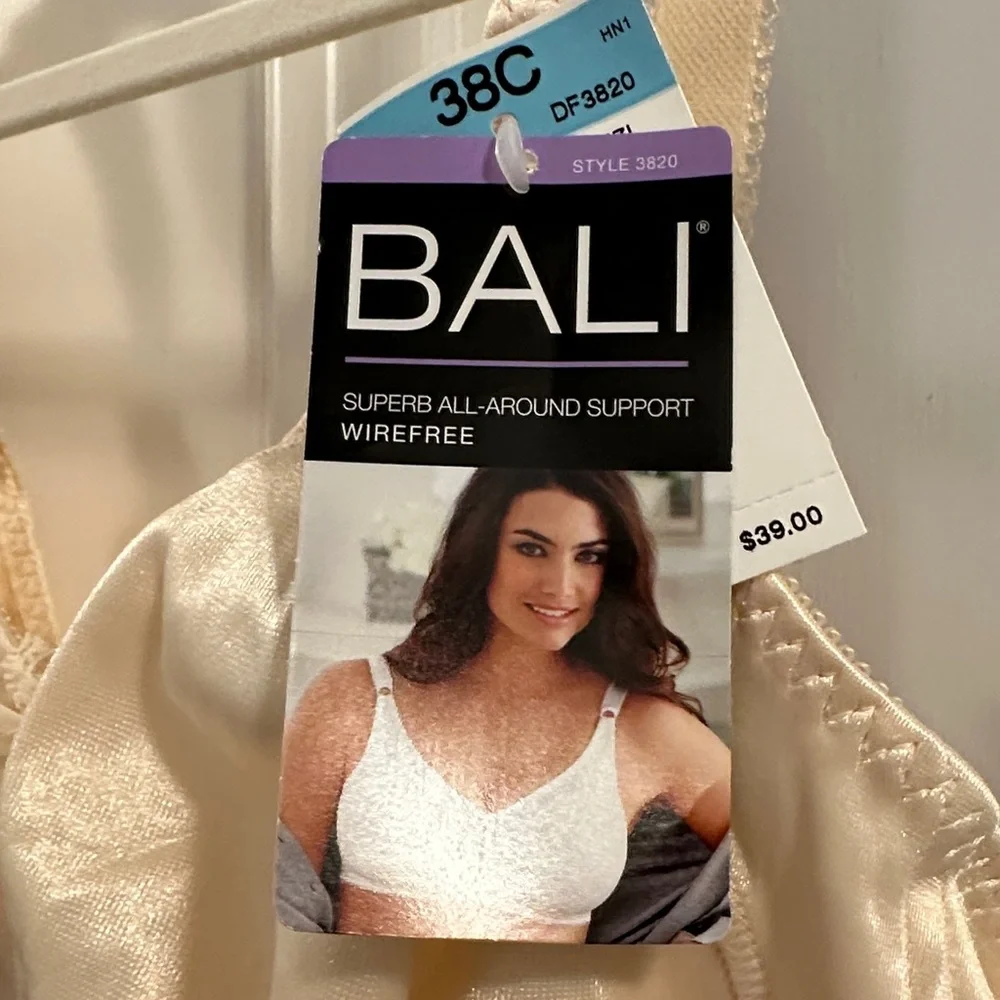 Bali Women's Cream Color Bra New with Tags - Picture 4 of 4